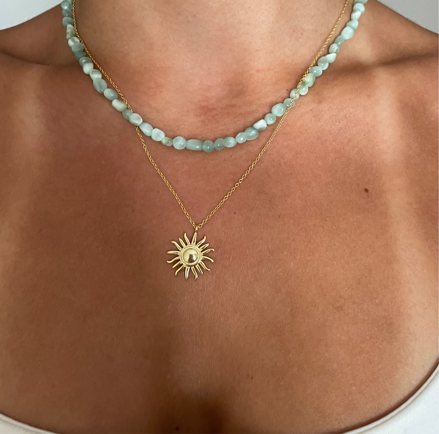Collar Solei, plata bañado en oro y brisa turquesa con piedras naturales